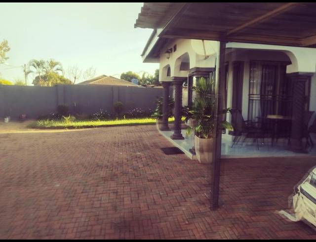 4 BEDROOM HOUSE FOR SALE IN SHAYANDIMA